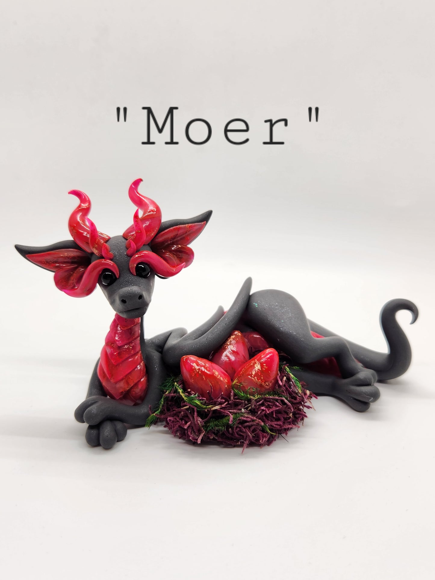 "Moer" gray and pink dragon mother with eggs sculpture