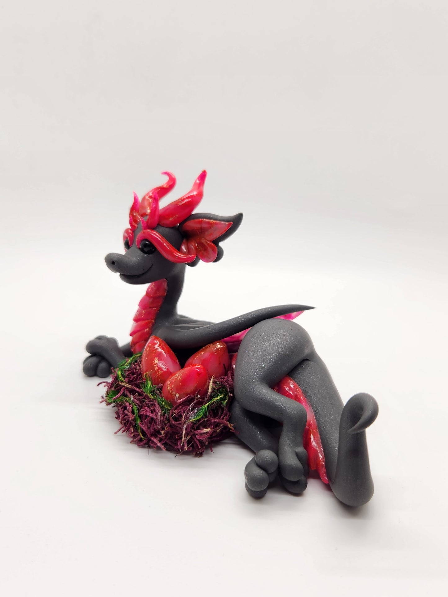 "Moer" gray and pink dragon mother with eggs sculpture