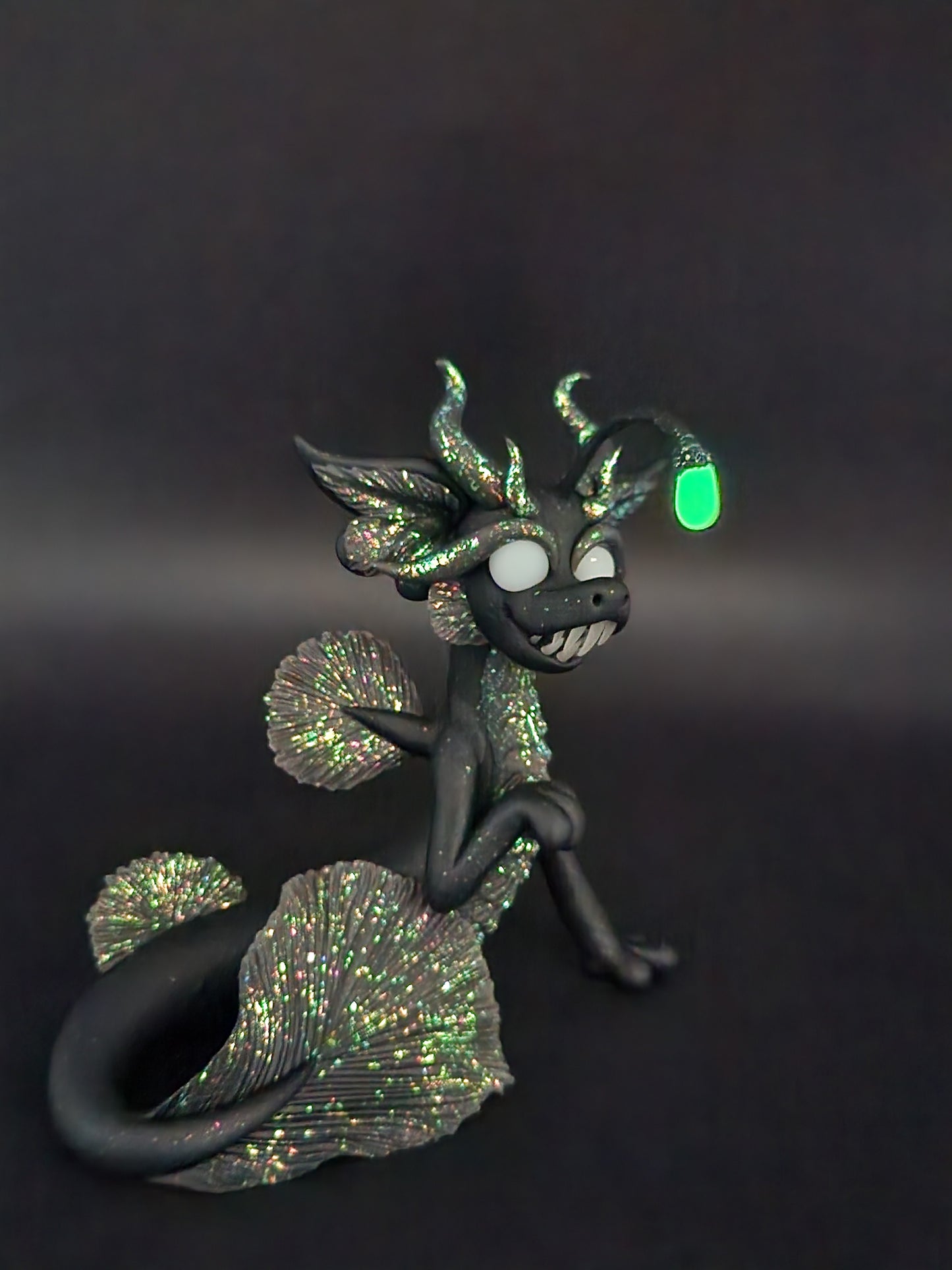 "Zwart" black angler fish dragon sculpture