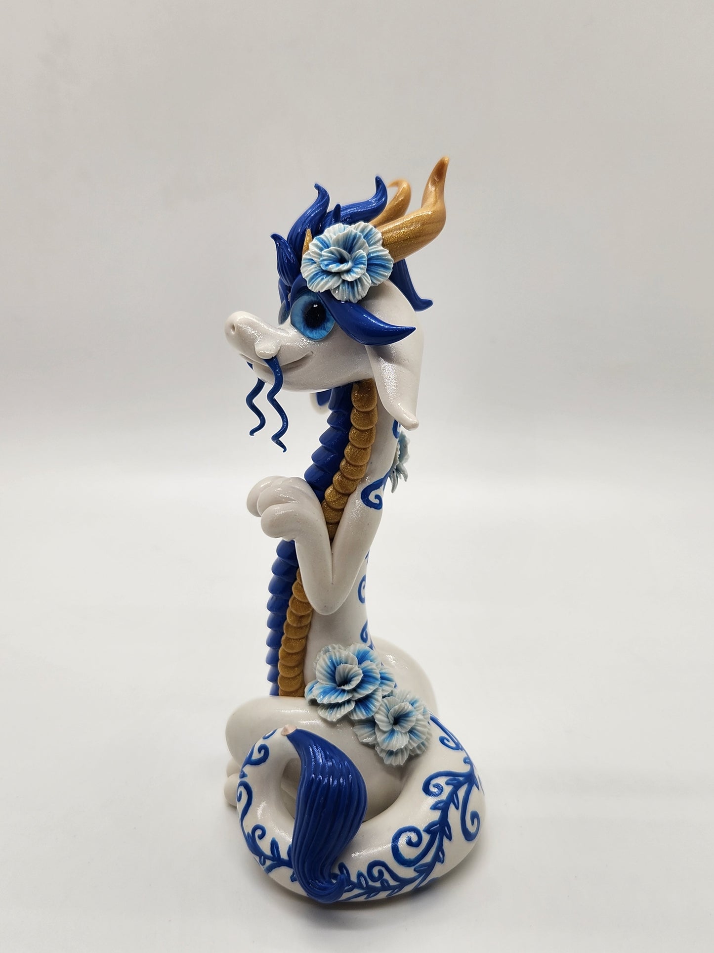 "Chinni" white and blue china dragon sculpture