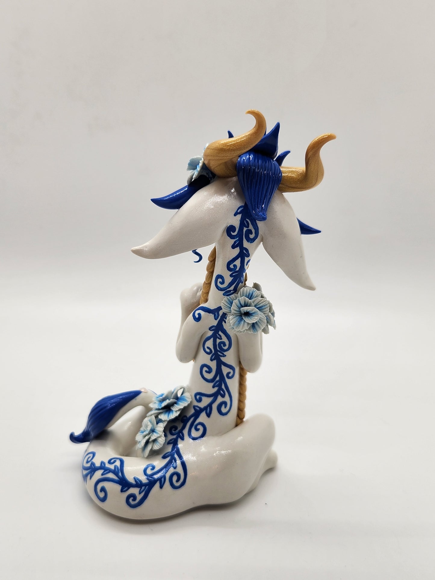 "Chinni" white and blue china dragon sculpture