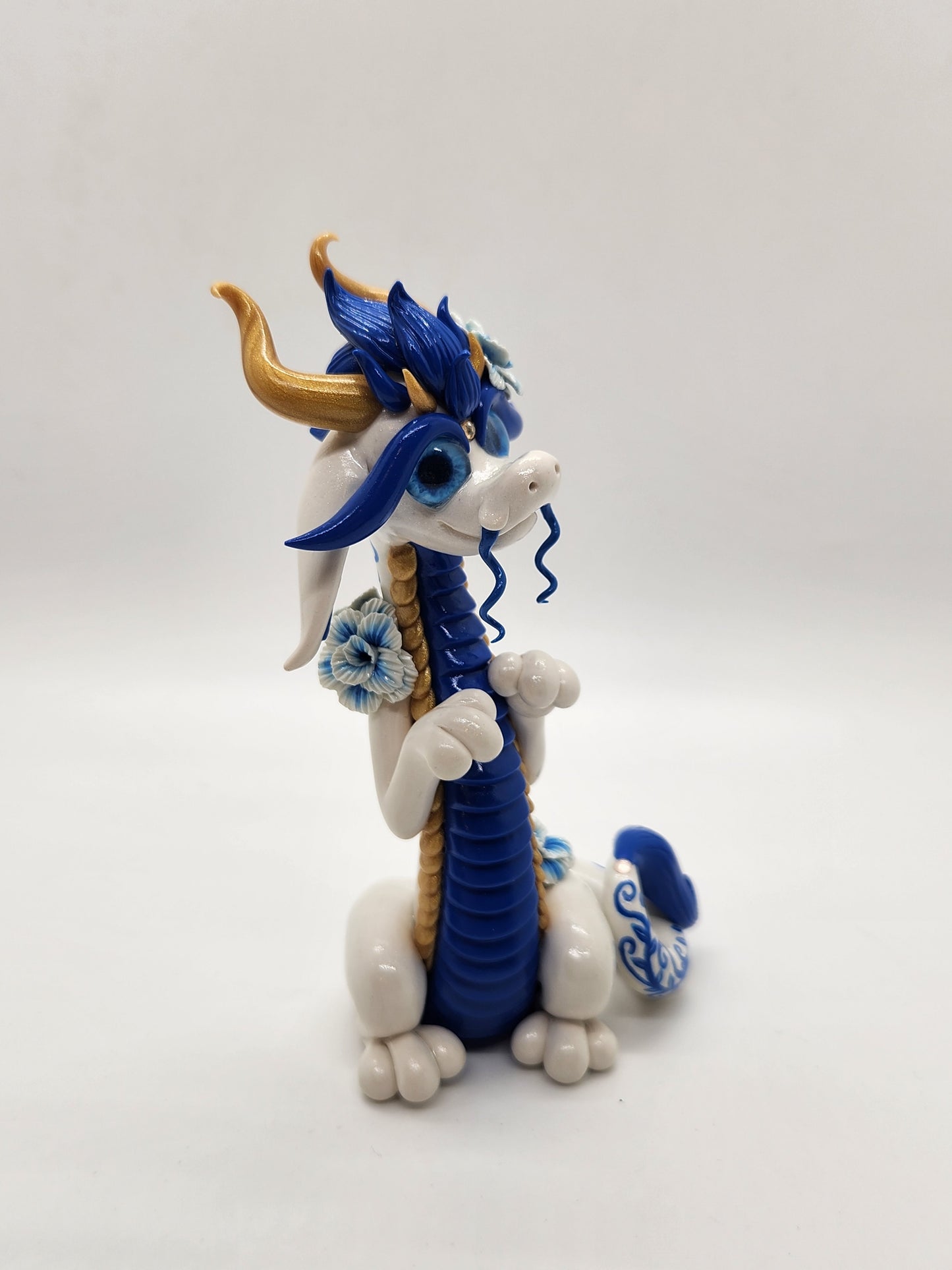 "Chinni" white and blue china dragon sculpture