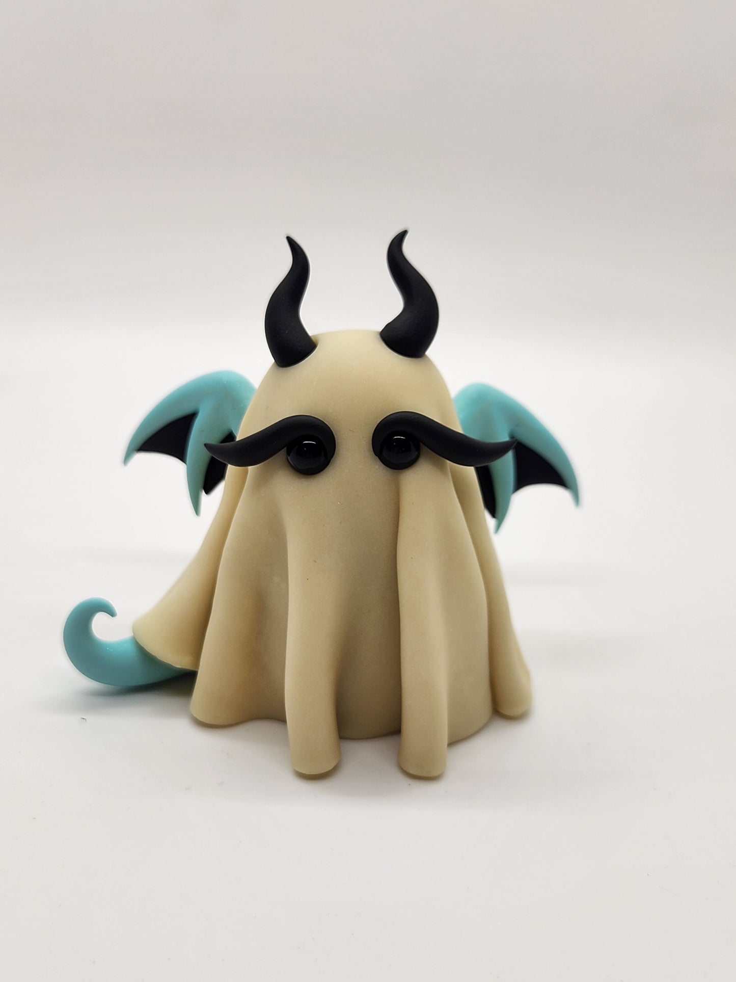 "Geist" sheet ghost dragon sculpture