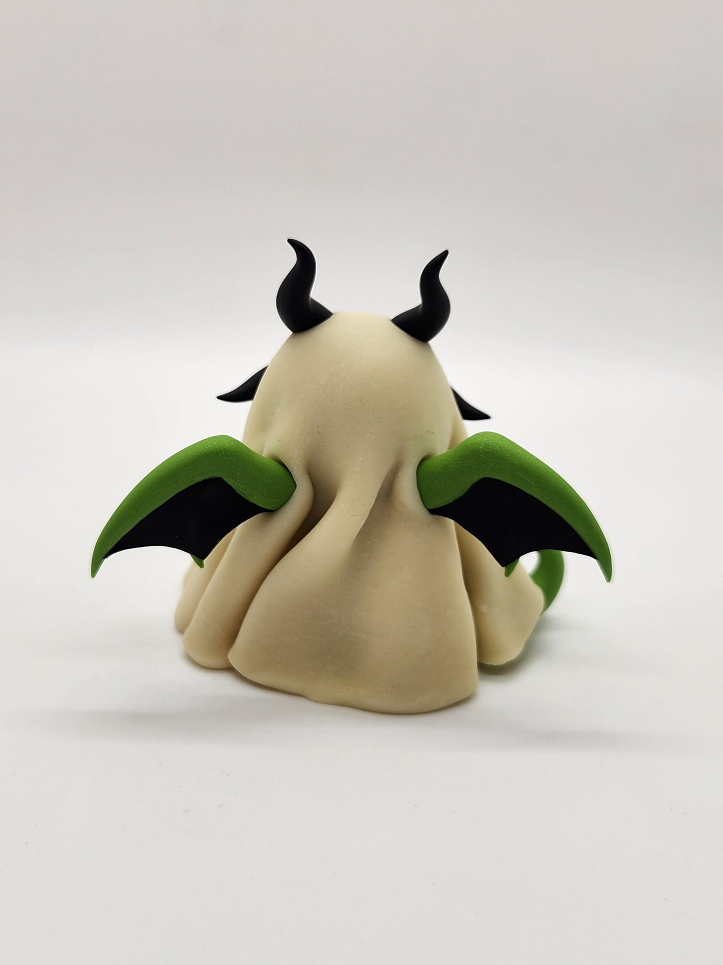 "Geist" sheet ghost dragon sculpture