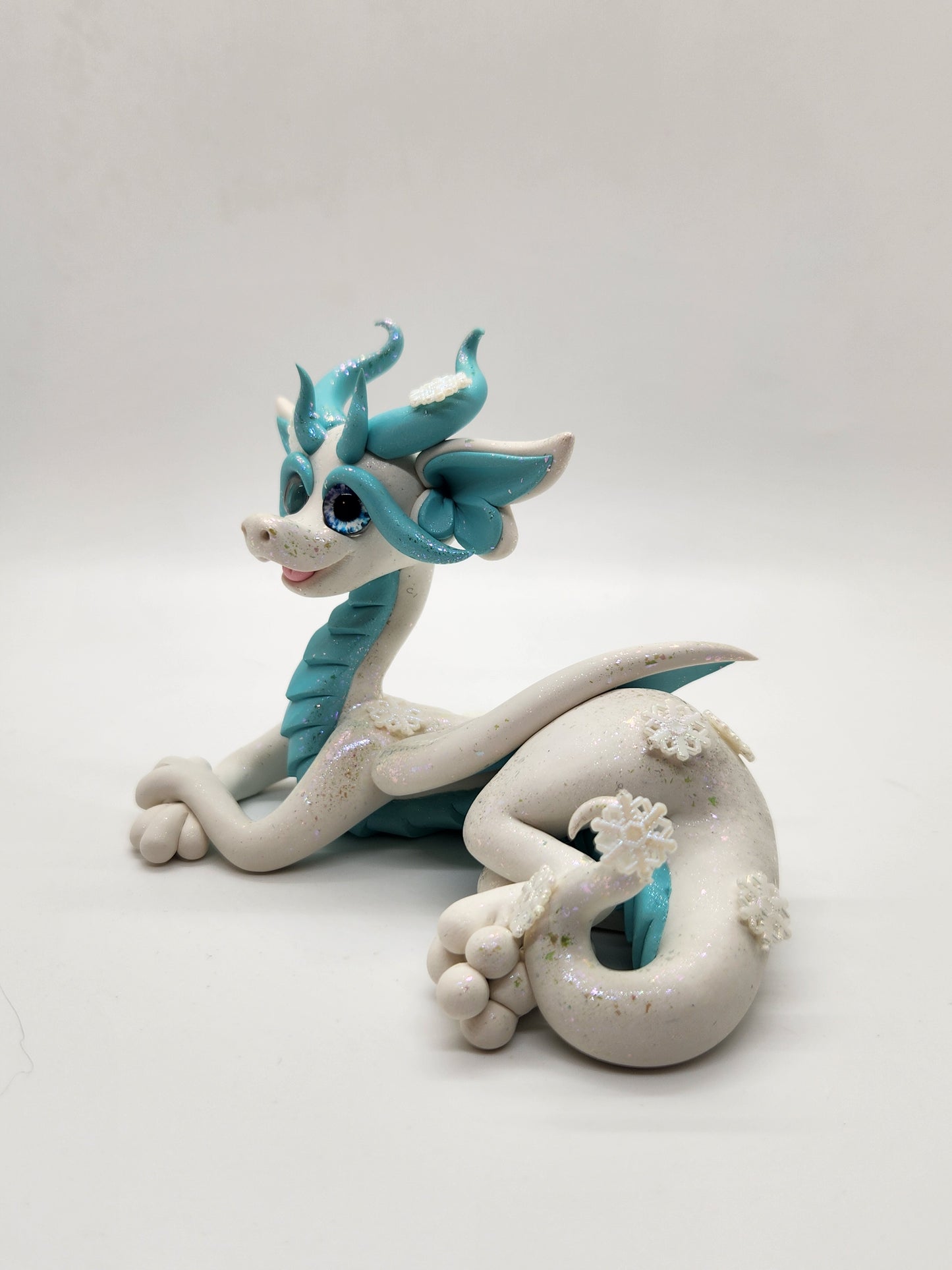 "Neve" White and blue snow dragon sculpture