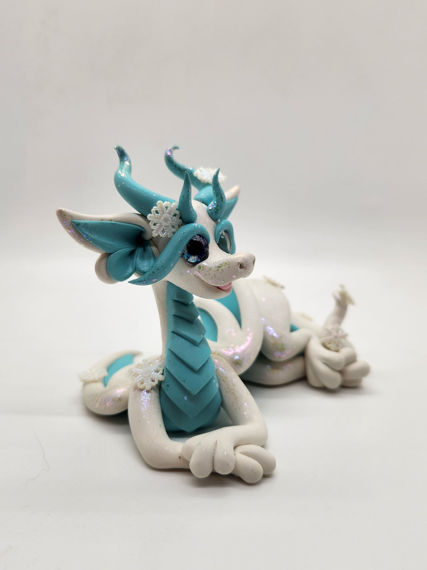 "Neve" White and blue snow dragon sculpture