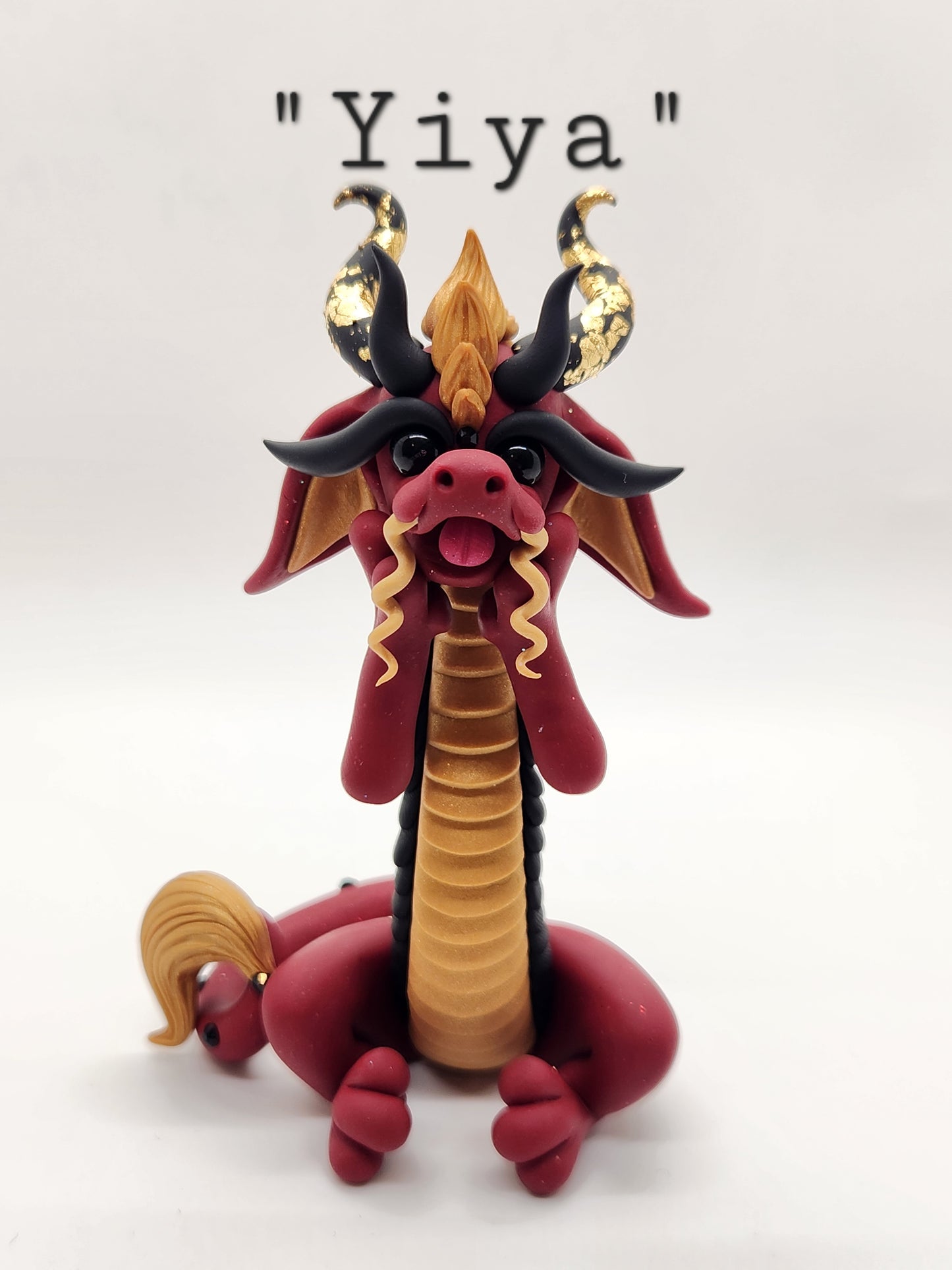 "Yiya" red and gold Chinese style dragon sculpture