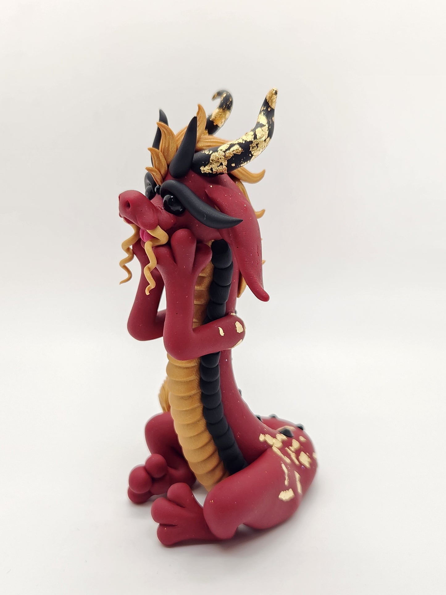 "Yiya" red and gold Chinese style dragon sculpture