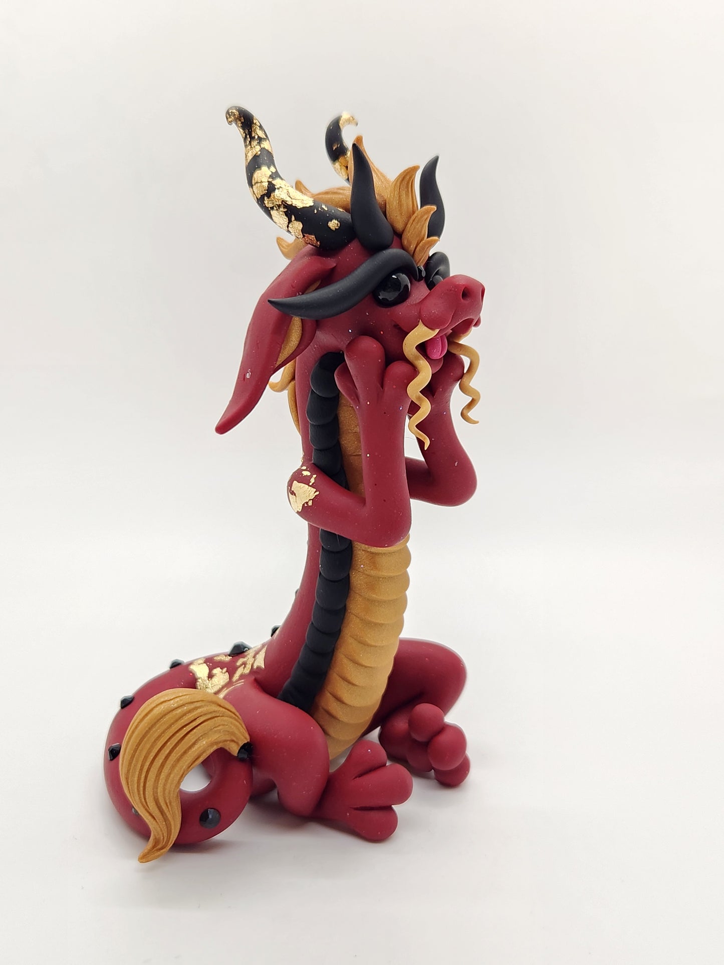 "Yiya" red and gold Chinese style dragon sculpture