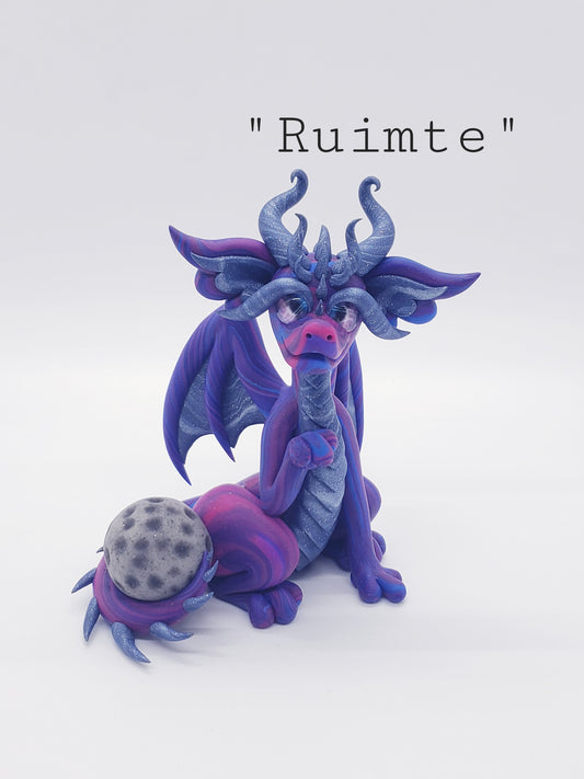 "Ruimte" space moon dragon scuplture