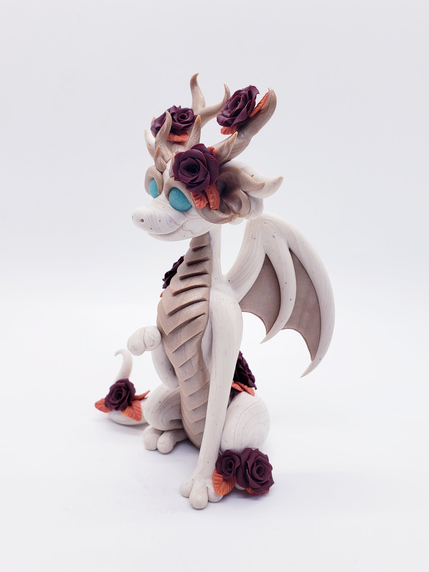 "Tsoha" white autumn dragon sculpture