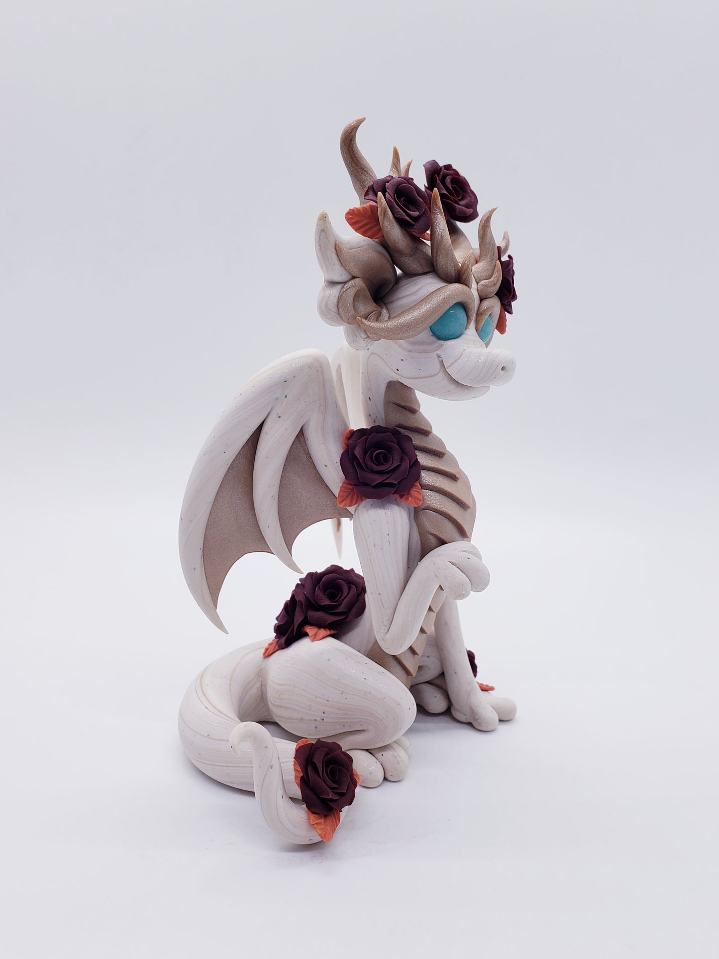 "Tsoha" white autumn dragon sculpture