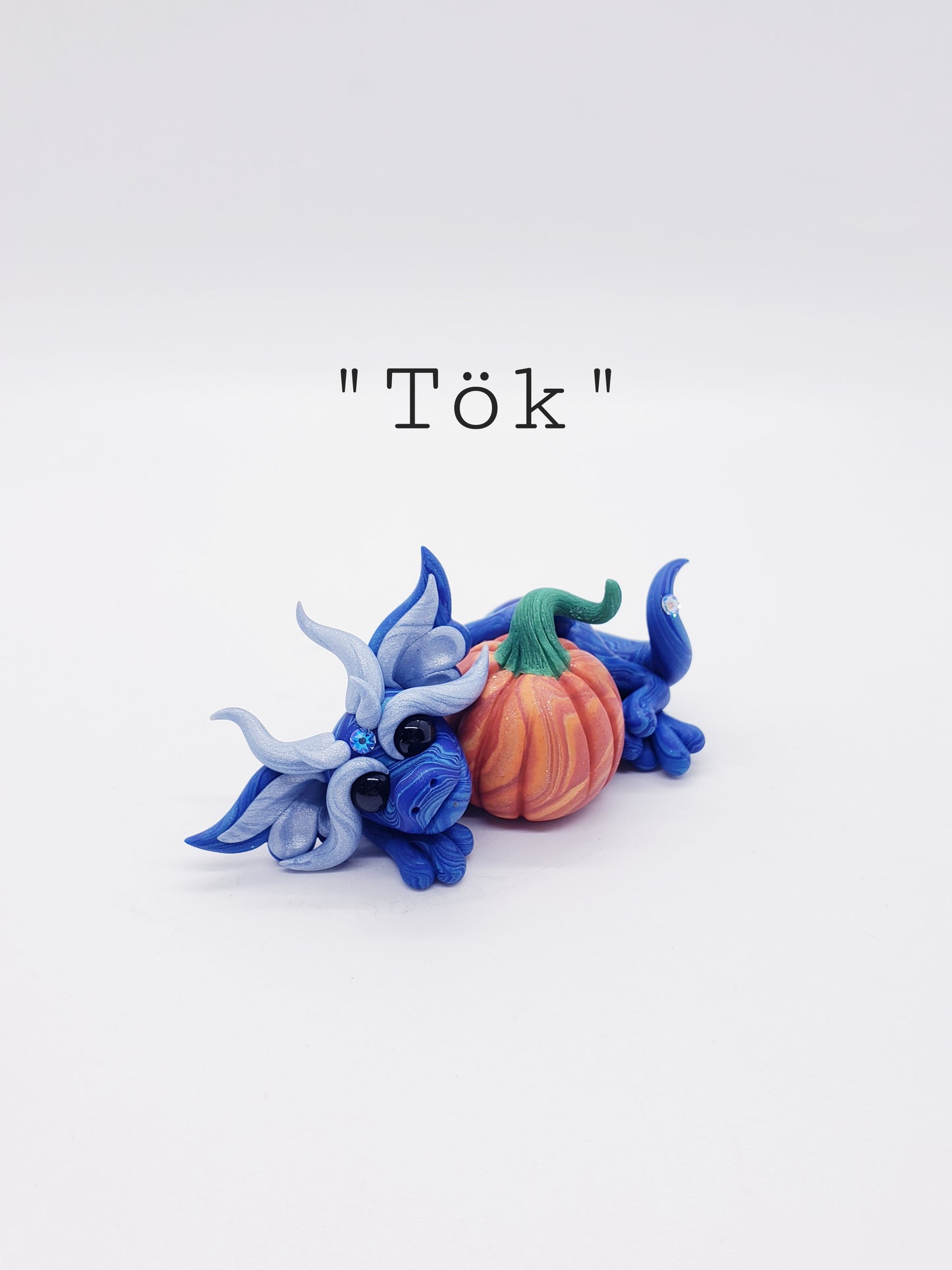 "Tök" blue autumn pumpkin baby dragon sculpture