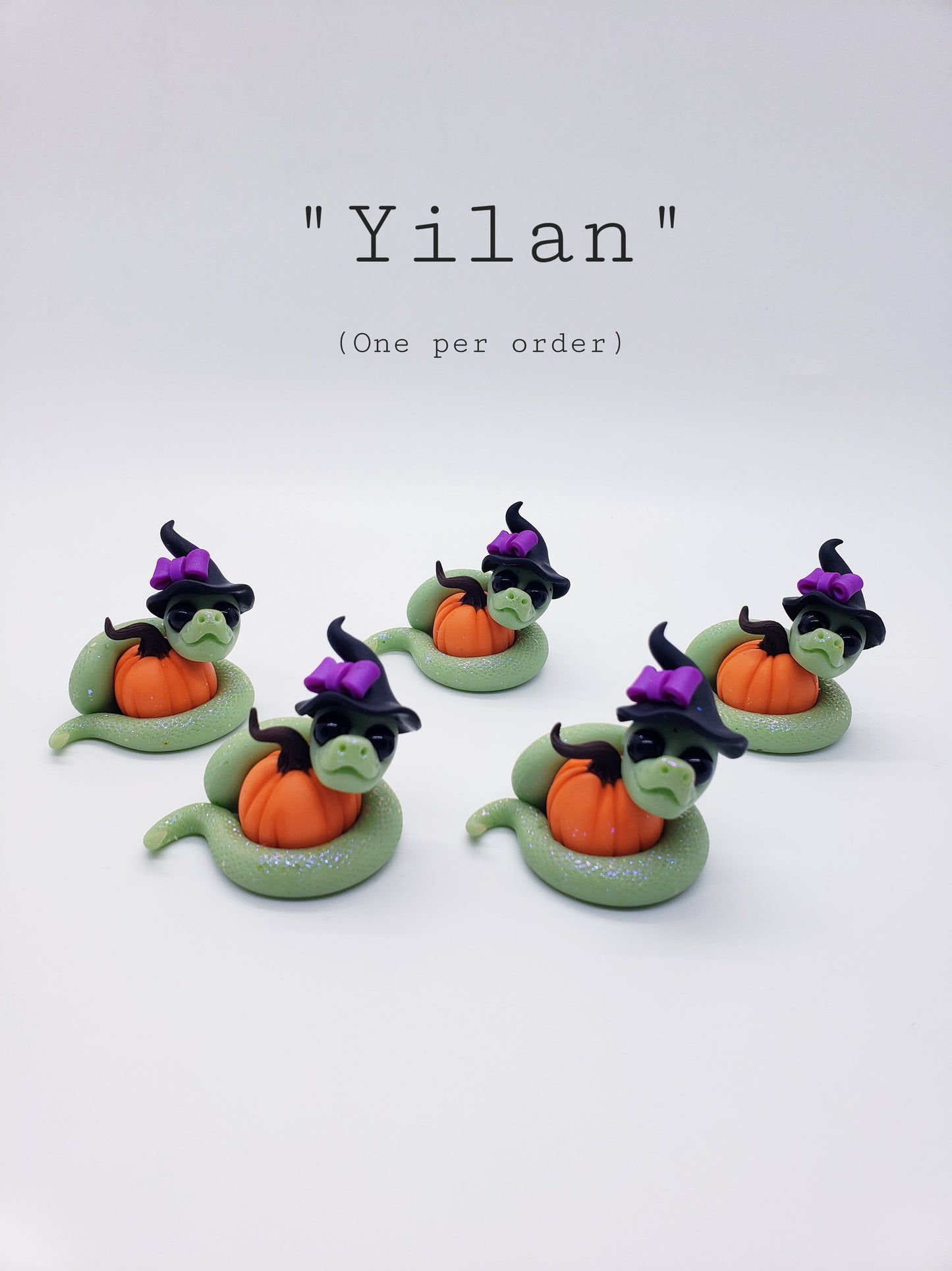 "Yilan" glow in the dark halloween snake sculpture