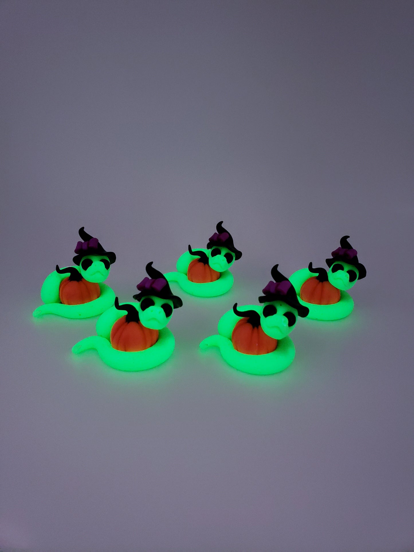 "Yilan" glow in the dark halloween snake sculpture