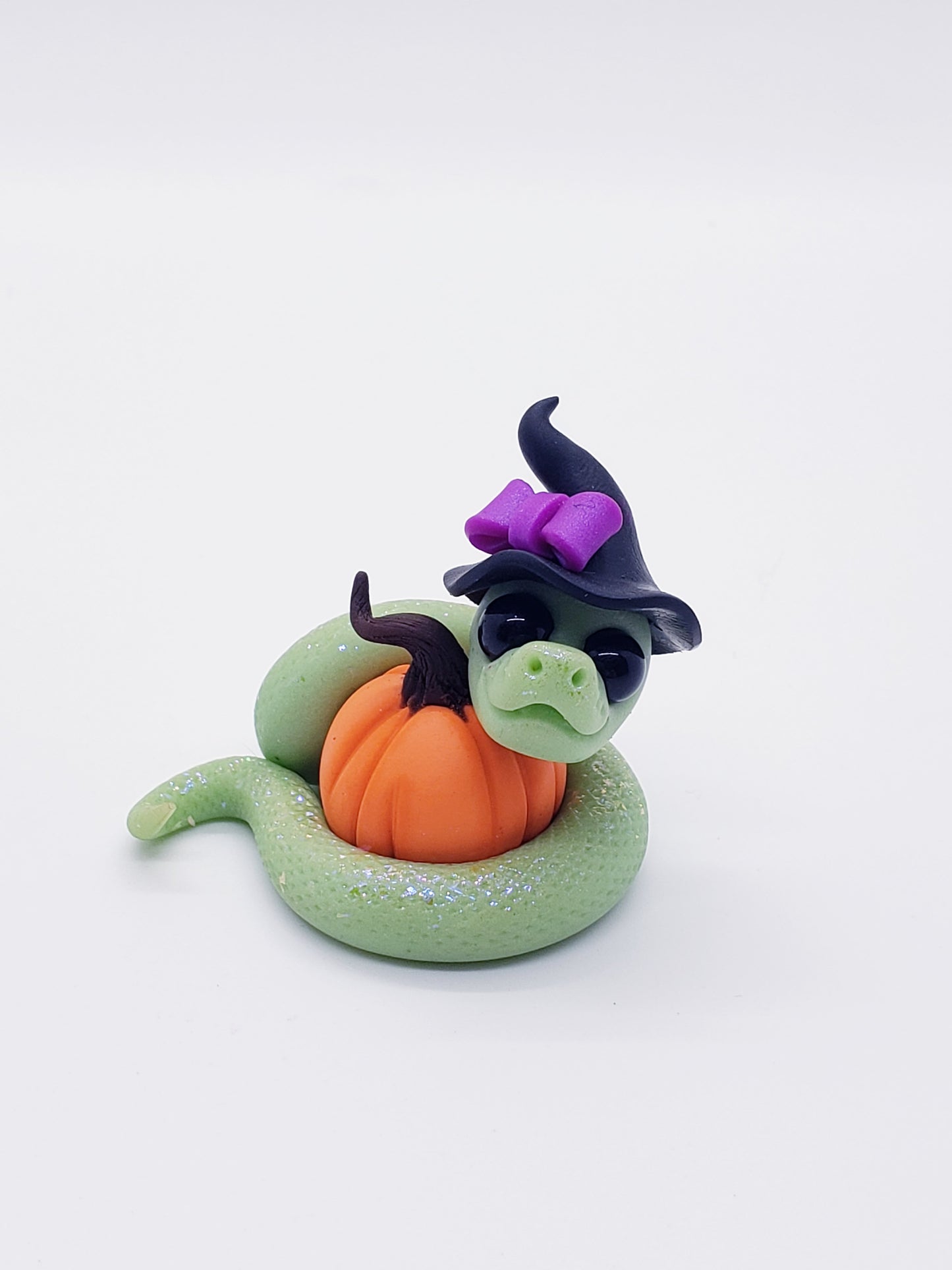 "Yilan" glow in the dark halloween snake sculpture