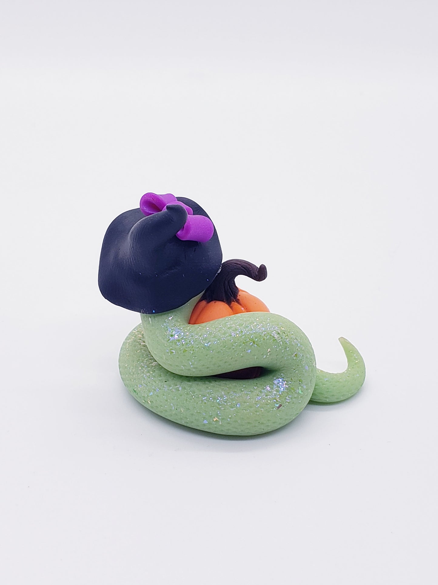 "Yilan" glow in the dark halloween snake sculpture