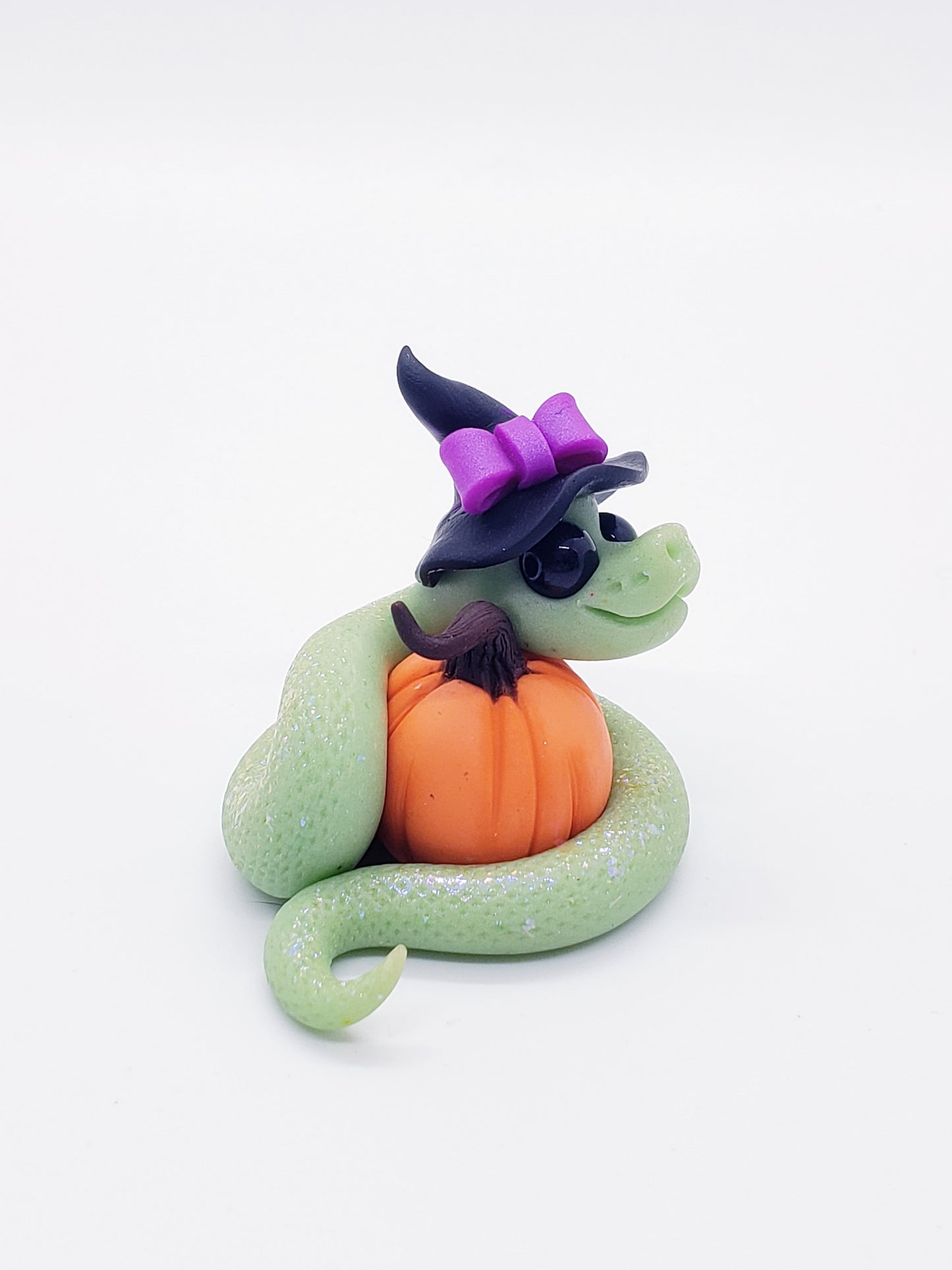 "Yilan" glow in the dark halloween snake sculpture