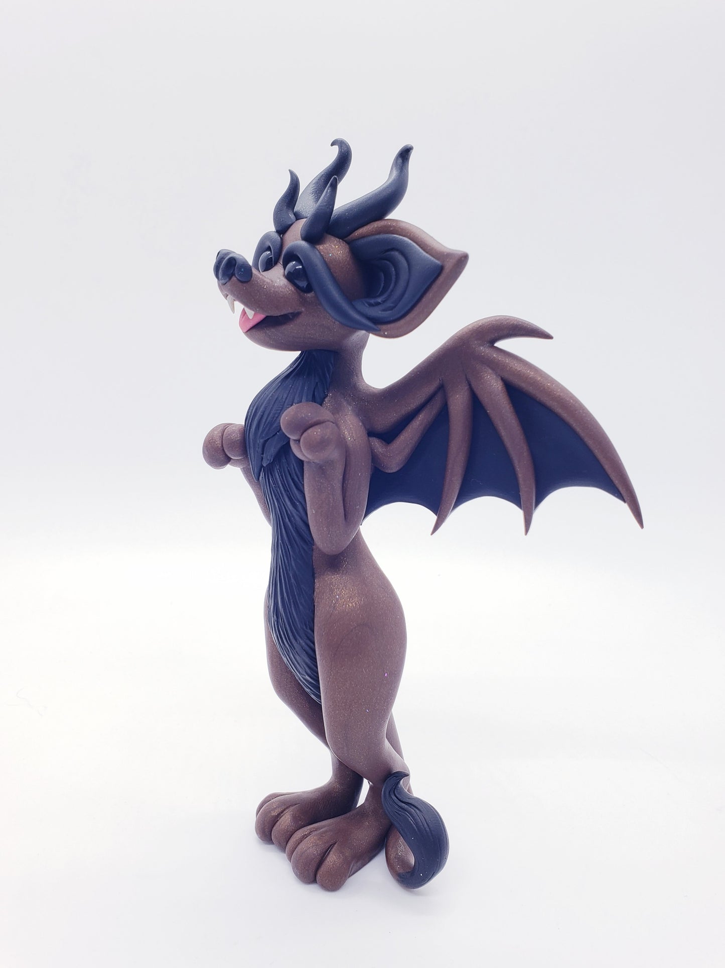 "Kylfu" bat dragon sculpture