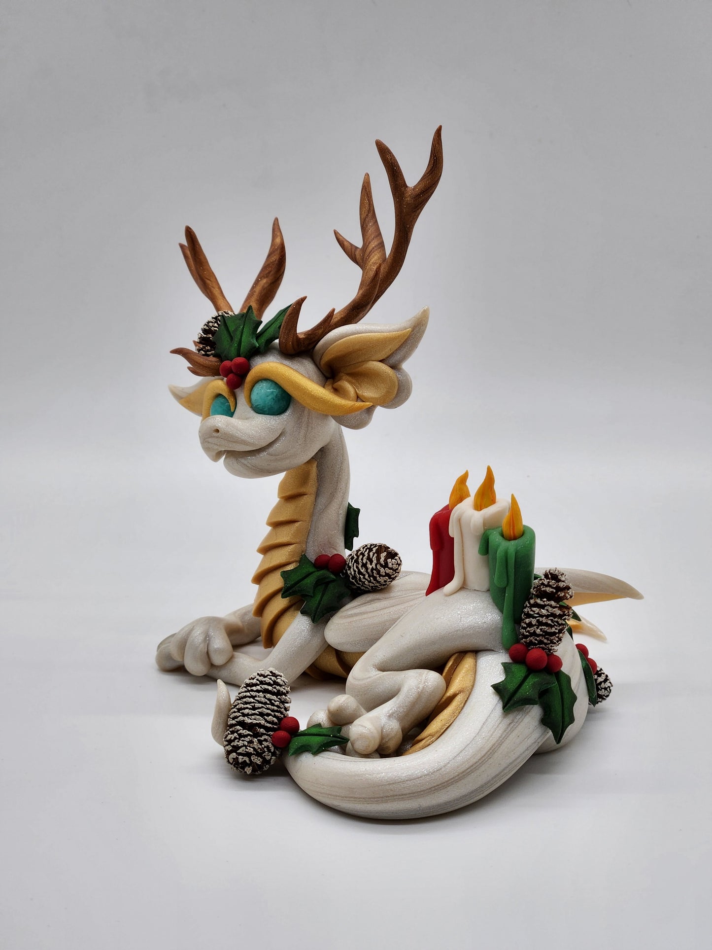 "Tier" white yule dragon sculpture