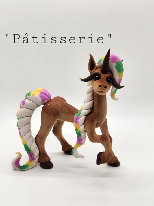 "Pâtisserie" king cake unicorn sculpture