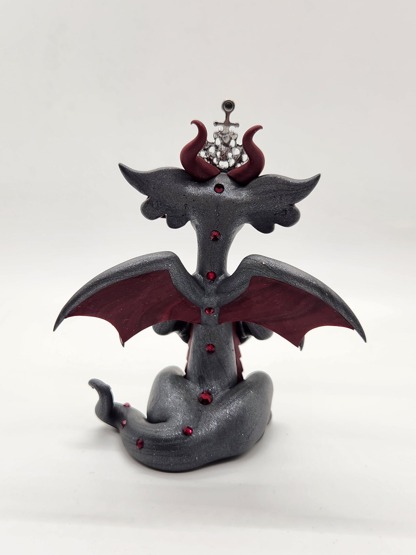 "Róisín" dark gray claddagh dragon sculpture