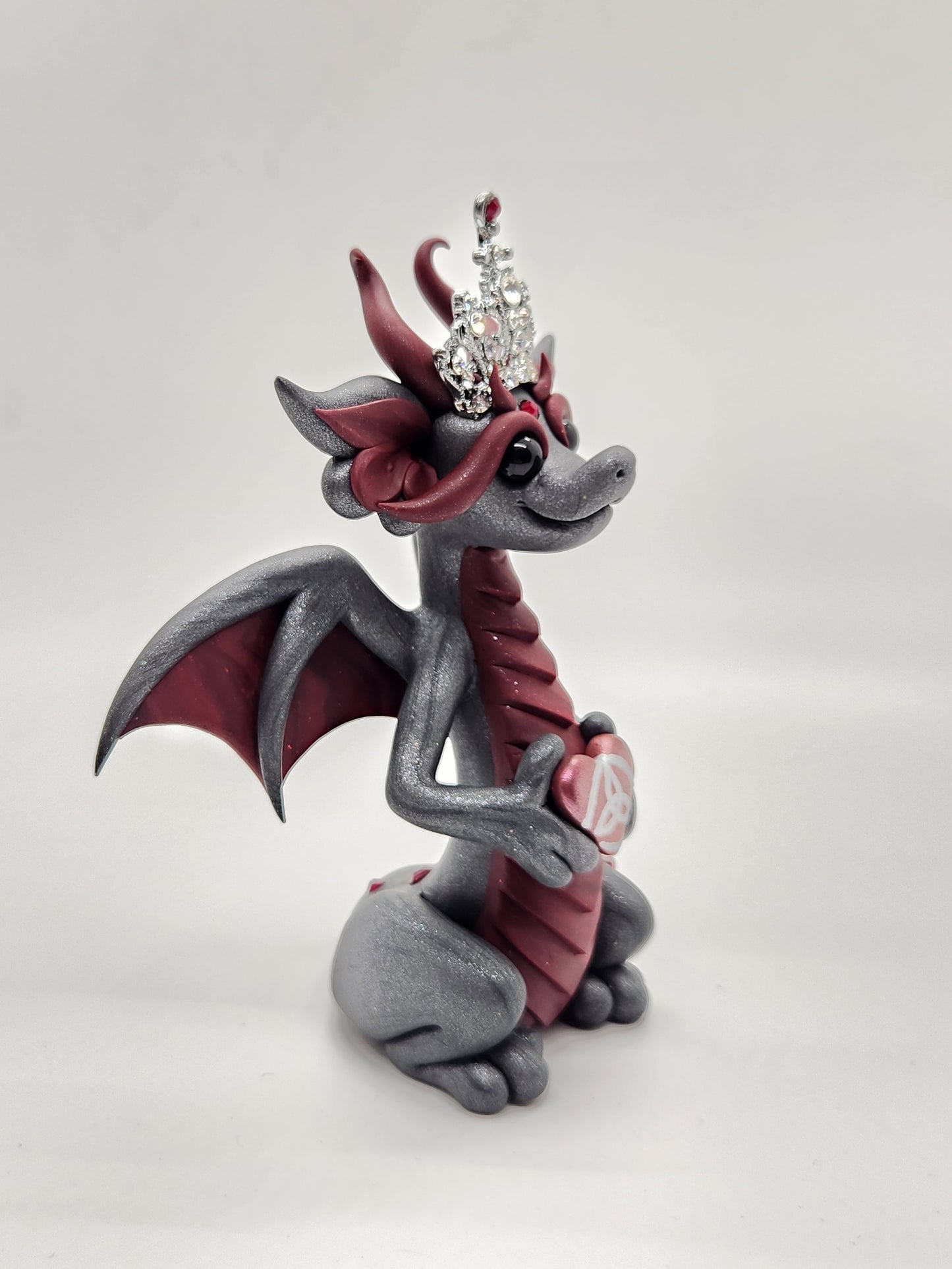 "Róisín" dark gray claddagh dragon sculpture