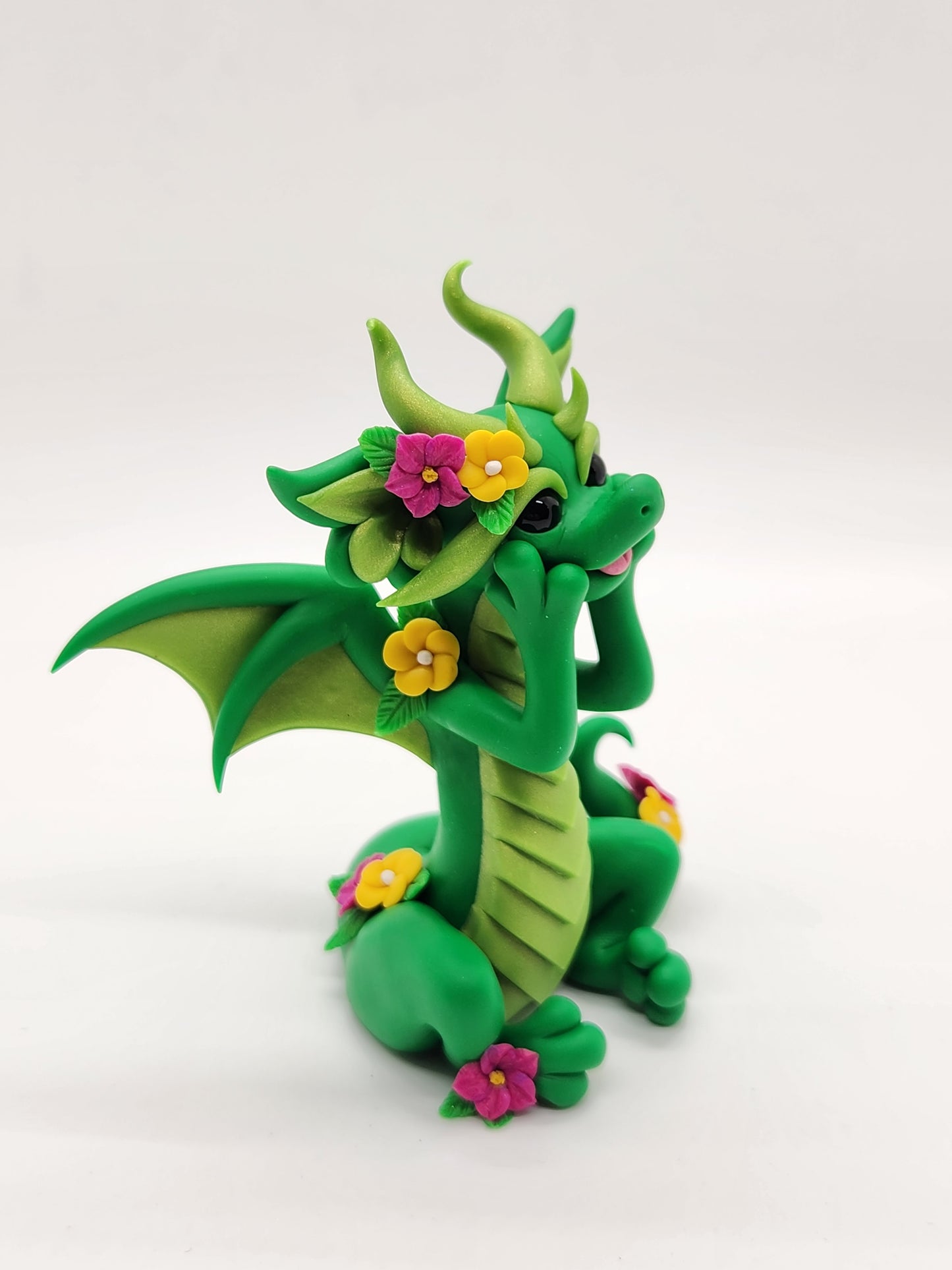 "Novi" green spring flowers dragon sculpture