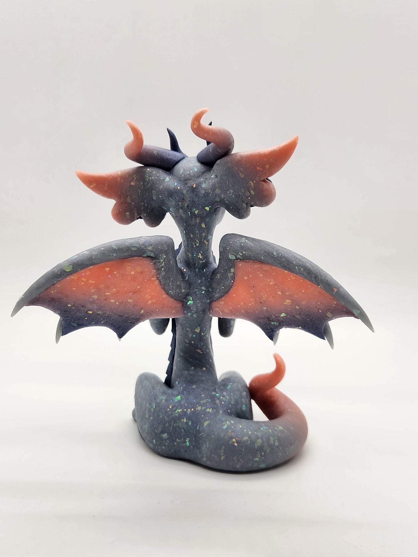 "Thây Ma" blue and pink zombie d20 dragon sculpture