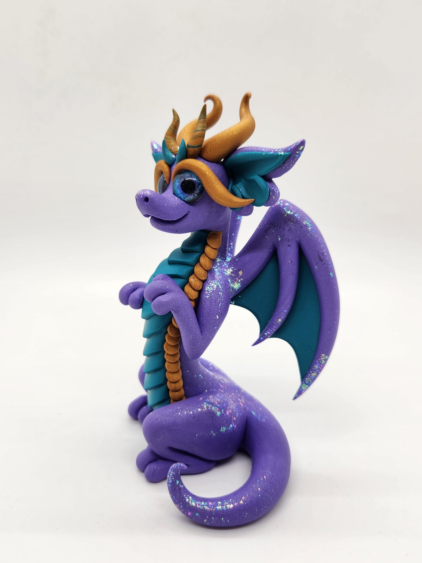 "Ríoga" purple and blue d20 dragon sculpture