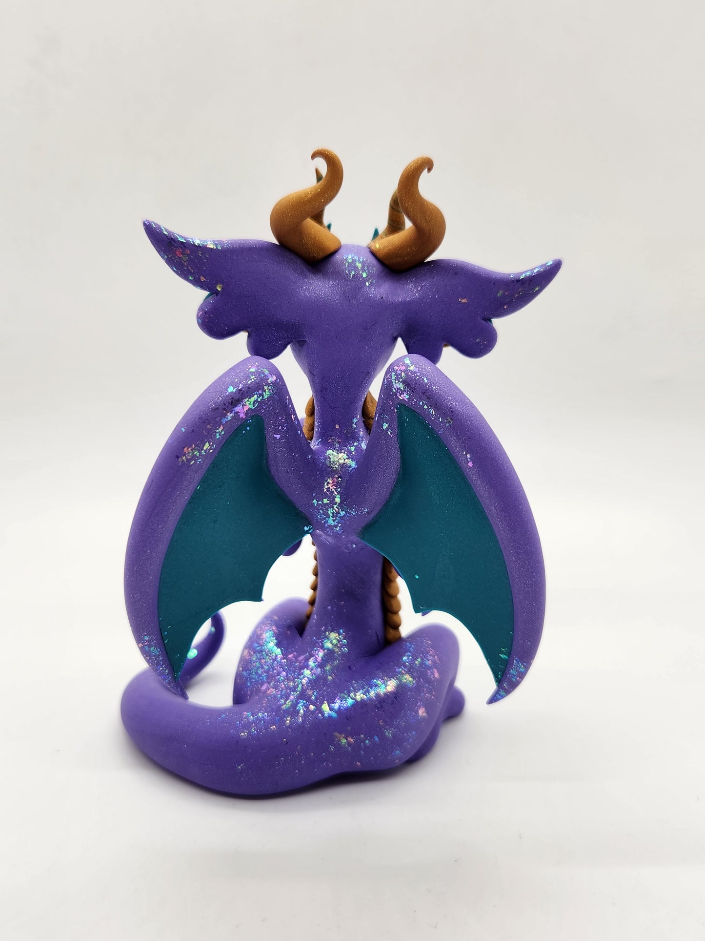 "Ríoga" purple and blue d20 dragon sculpture