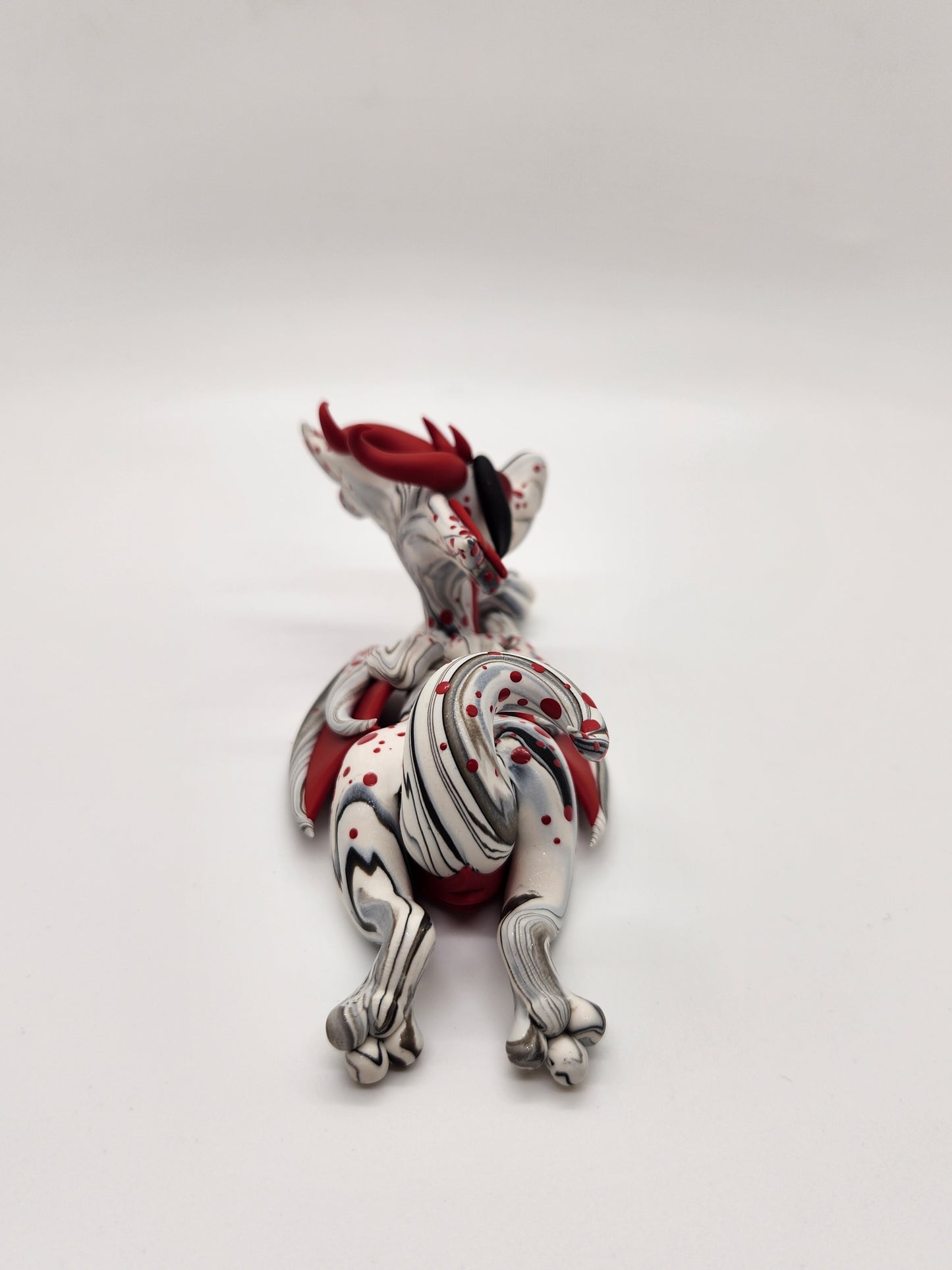 "Klein" white and red mini dice set dragon sculpture