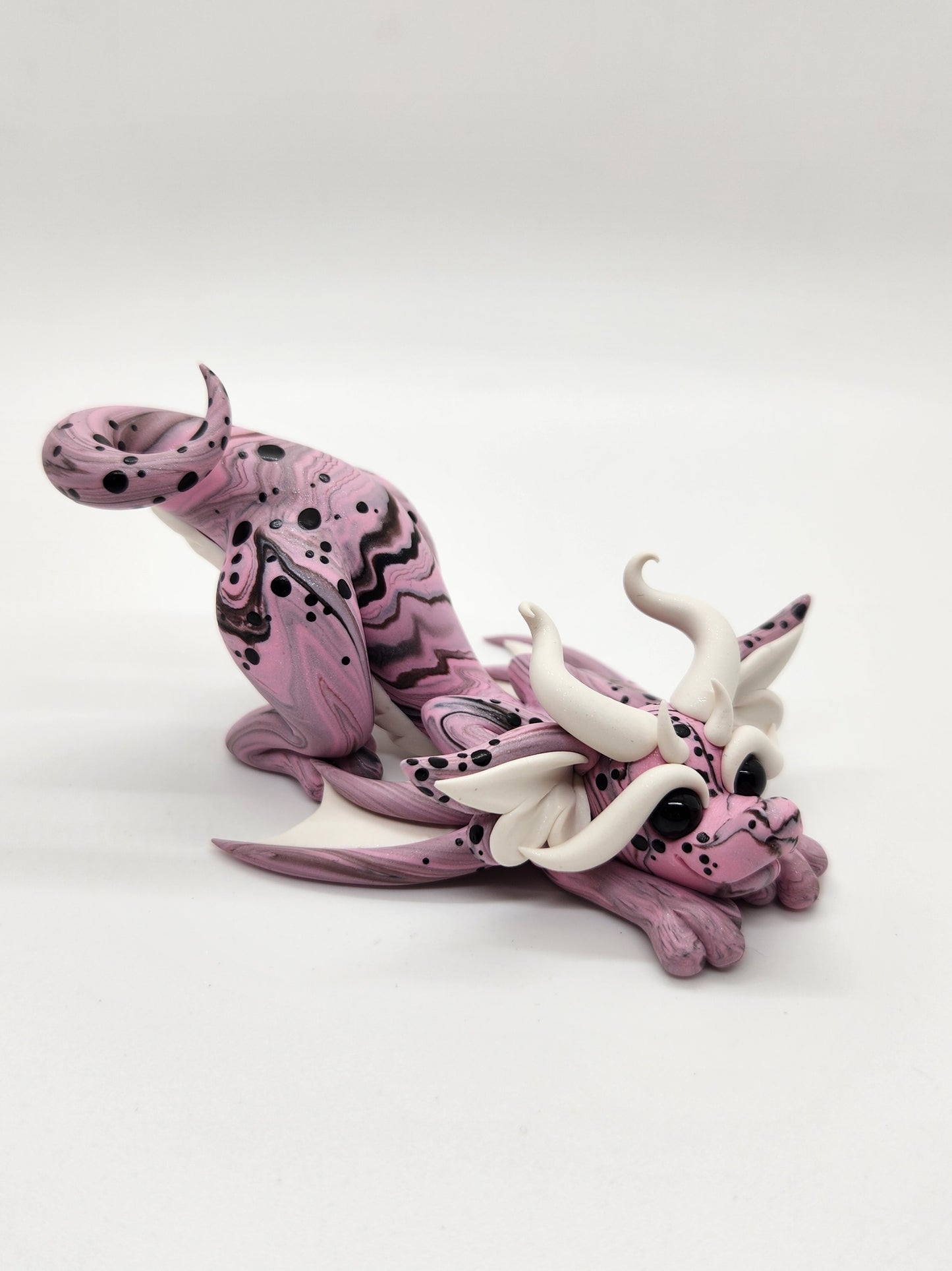 "Lille" pink mini dice set dragon sculpture