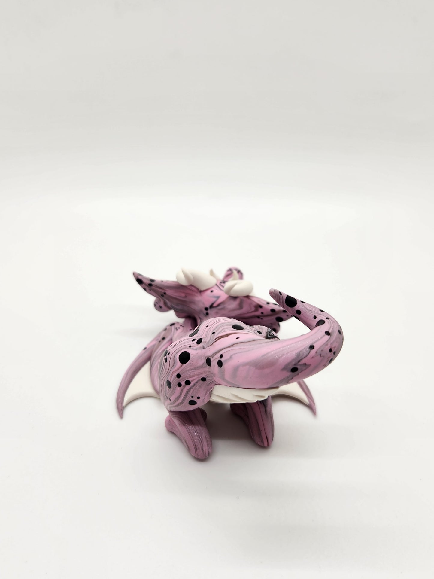 "Lille" pink mini dice set dragon sculpture