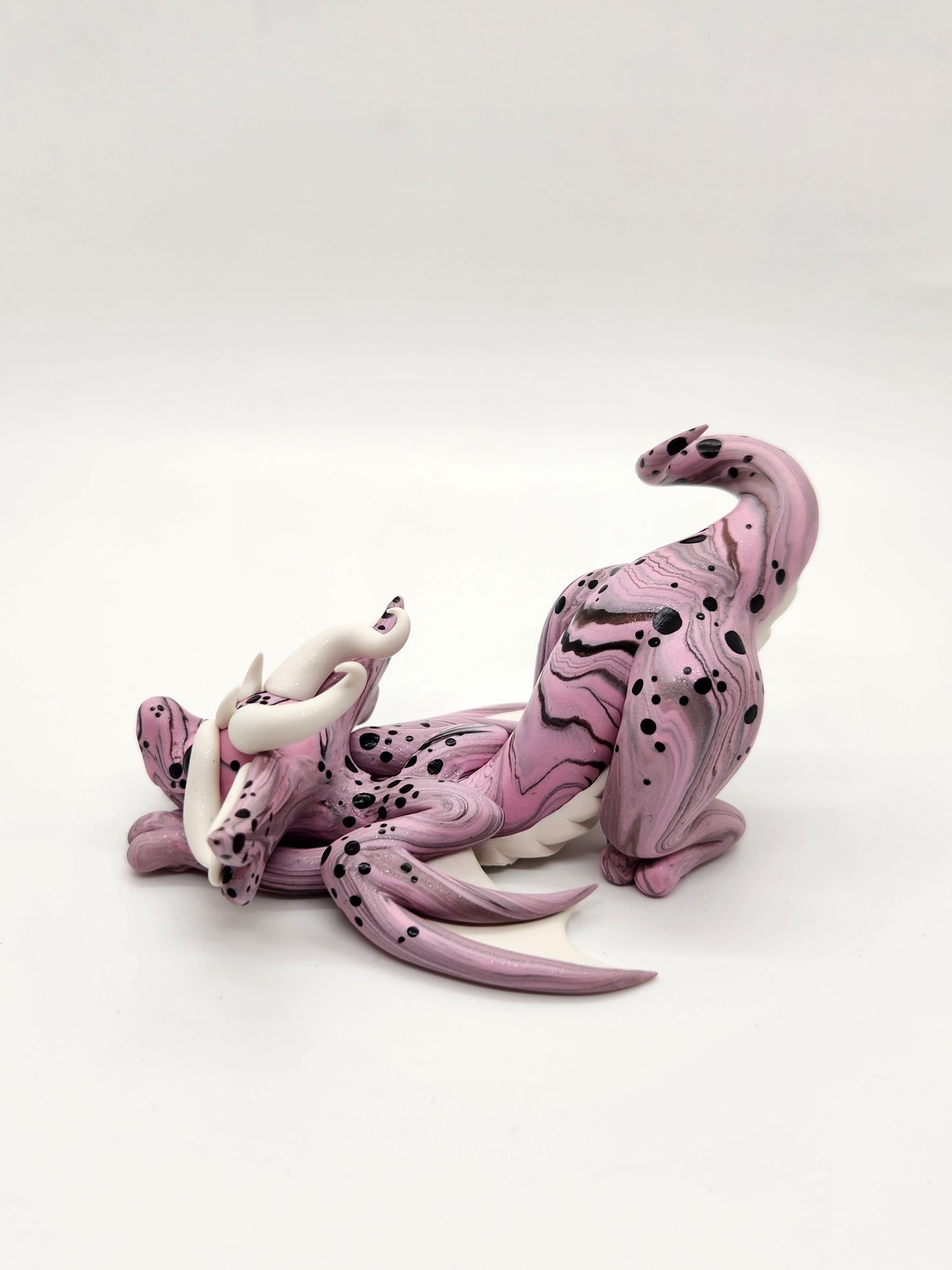 "Lille" pink mini dice set dragon sculpture