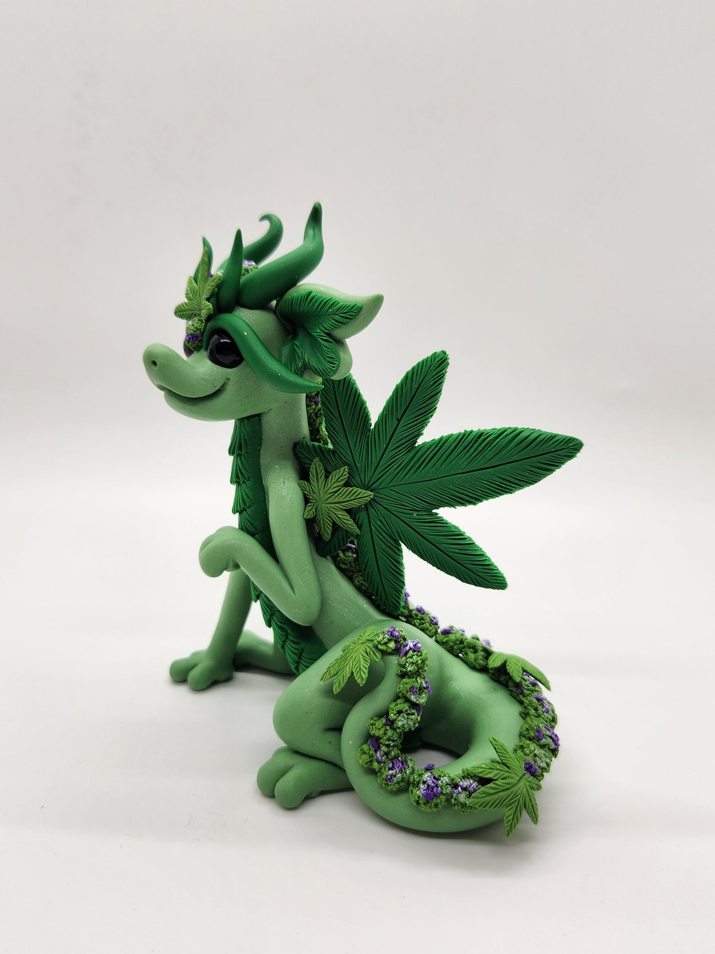 "MJ" green 420 bud flower dragon sculpture