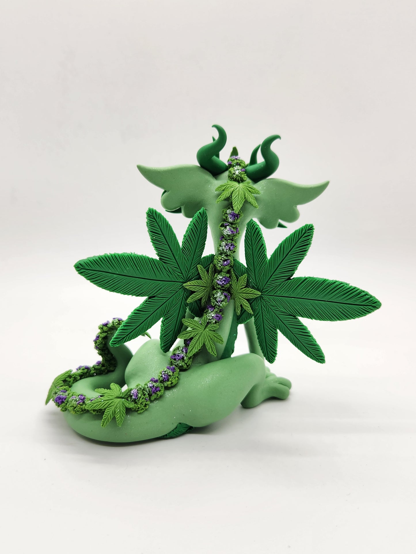 "MJ" green 420 bud flower dragon sculpture