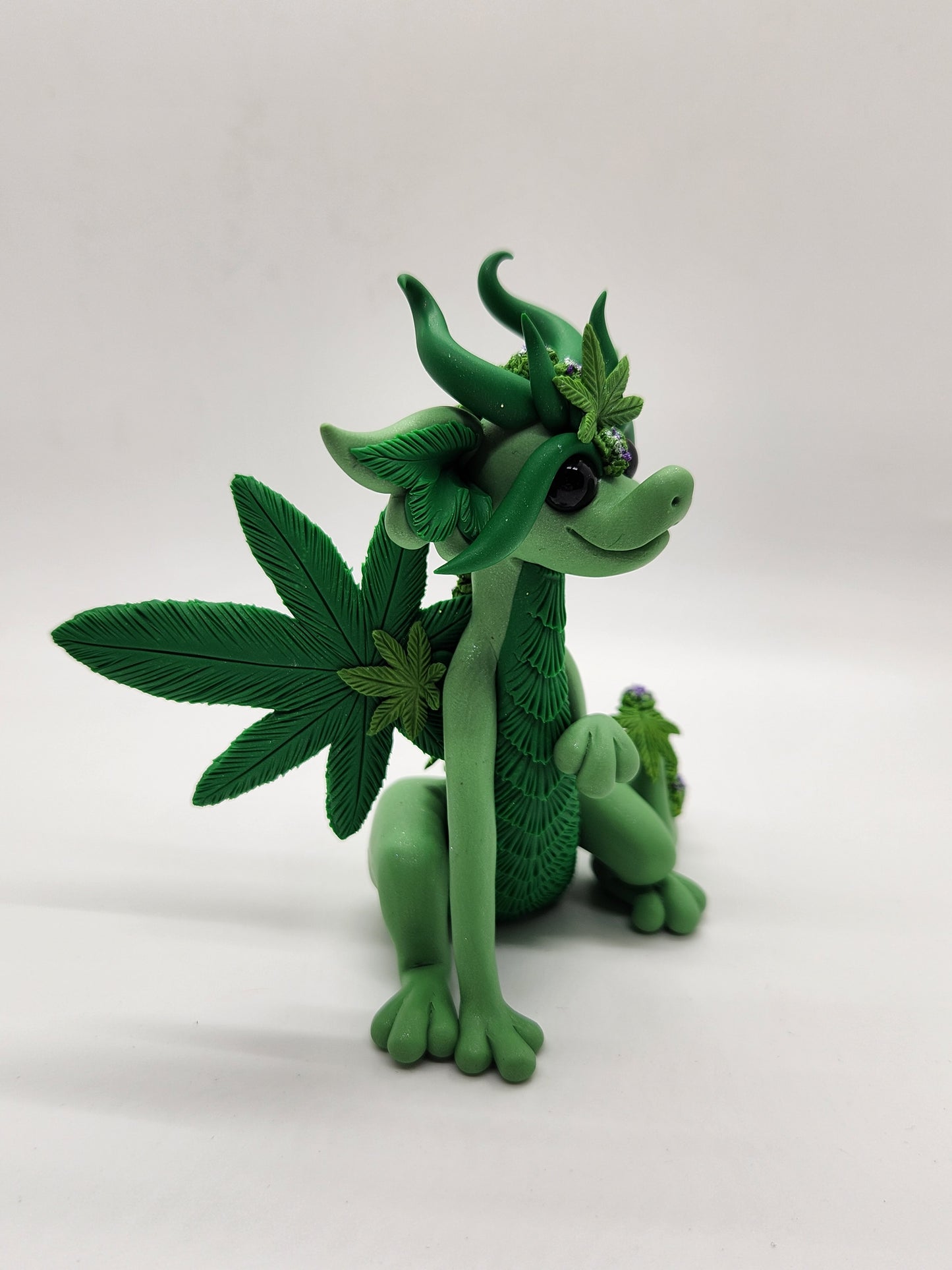 "MJ" green 420 bud flower dragon sculpture